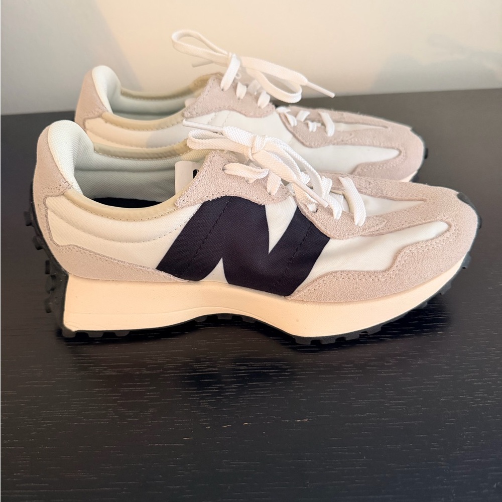 New Balance 327 Size 8